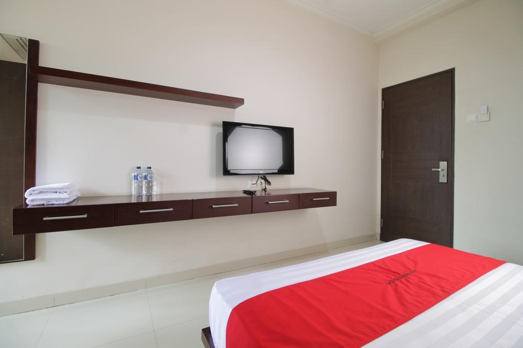 Reddoorz Plus Near Ambassador Mall Jakarta Exterior photo