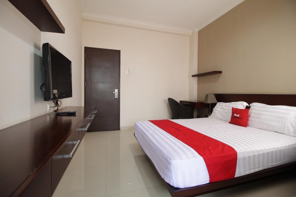 Reddoorz Plus Near Ambassador Mall Jakarta Exterior photo